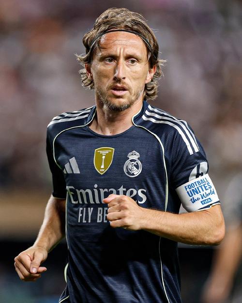 费尔斯新秀赛季连续21场比赛得分上双，超越锡安排在队史第一