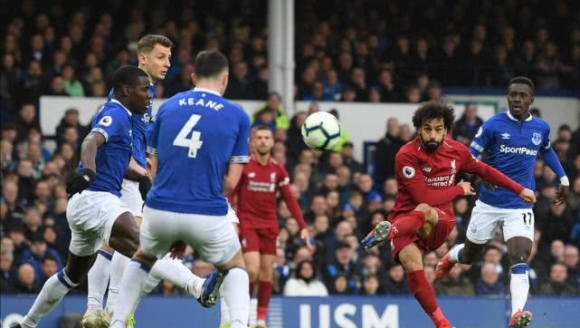 为庆祝美加墨世界杯，与刺客足球鞋融合设计的科8将进行复刻