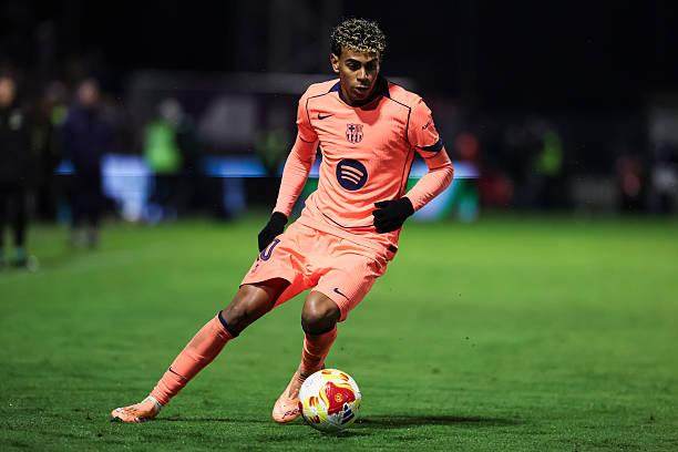 英超焦点战：纽卡斯尔联VS伯恩利——攻防博弈下的胜负天平与比分推演